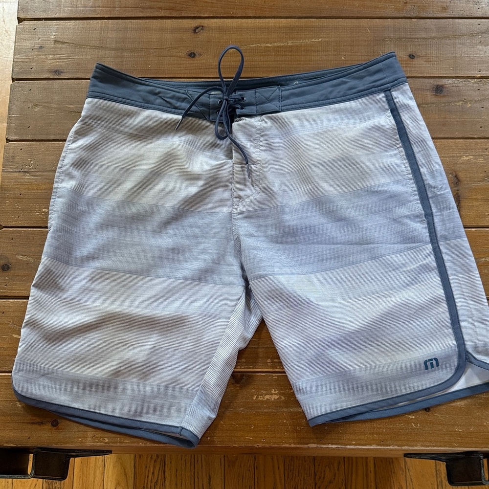 Travis Matthew Micro Stripe Board Shorts Size 35